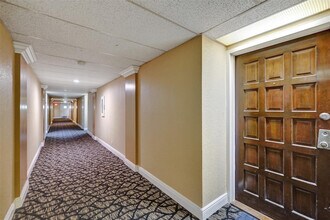 3800 N Hills Dr in Hollywood, FL - Building Photo - Building Photo