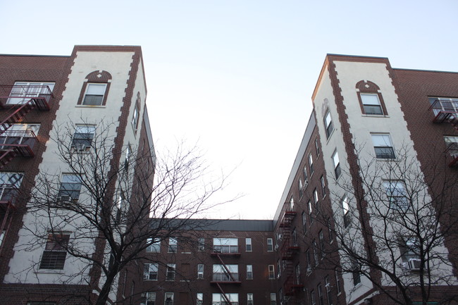 Kingsbridge Court in Bronx, NY - Building Photo - Building Photo