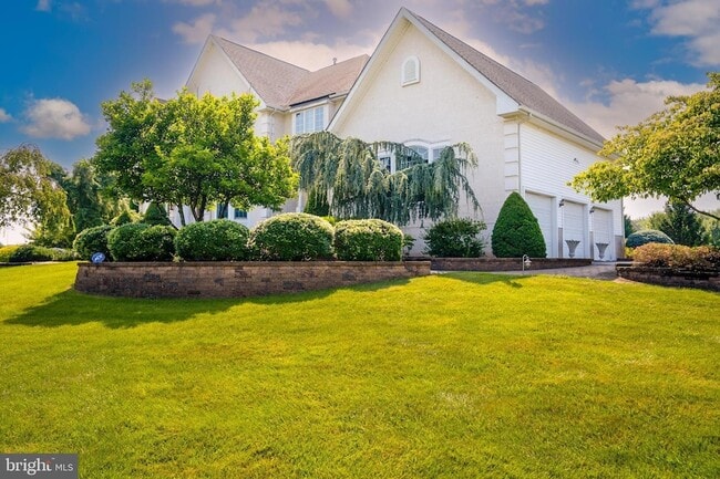 property at 19 Meadowlark Dr