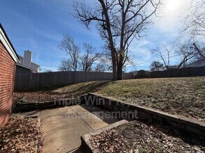 8652 White Ave in Brentwood, MO - Building Photo - Building Photo