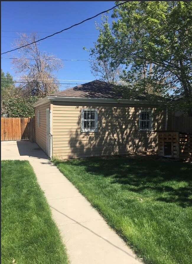 1920 Xanthia St in Denver, CO - Building Photo - Building Photo