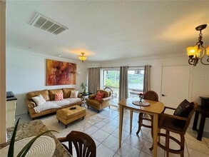 614 Orange Dr in Altamonte Springs, FL - Building Photo - Building Photo