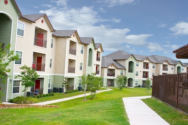 Residence at Eagle Pass in Eagle Pass, TX - Foto de edificio - Building Photo