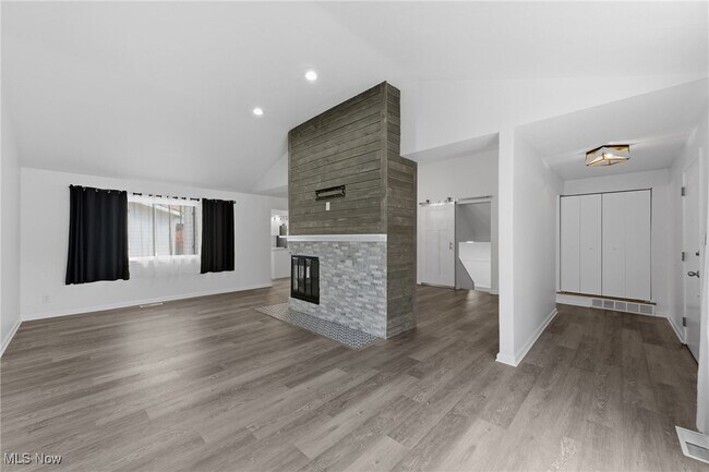 6677 Crenshaw Dr in Parma Heights, OH - Building Photo - Building Photo