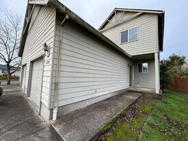 4889 Saunter Loop NE in Salem, OR - Building Photo