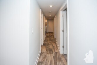 2326 N Southport Ave, Unit garden in Chicago, IL - Building Photo - Building Photo