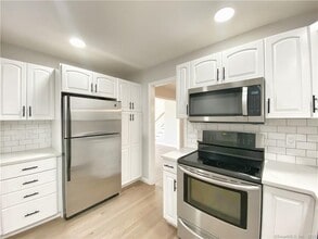 52 Vitti St in New Canaan, CT - Building Photo - Building Photo