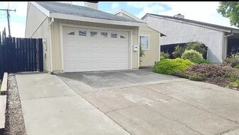 5327 Hillsdale Blvd in Sacramento, CA - Building Photo