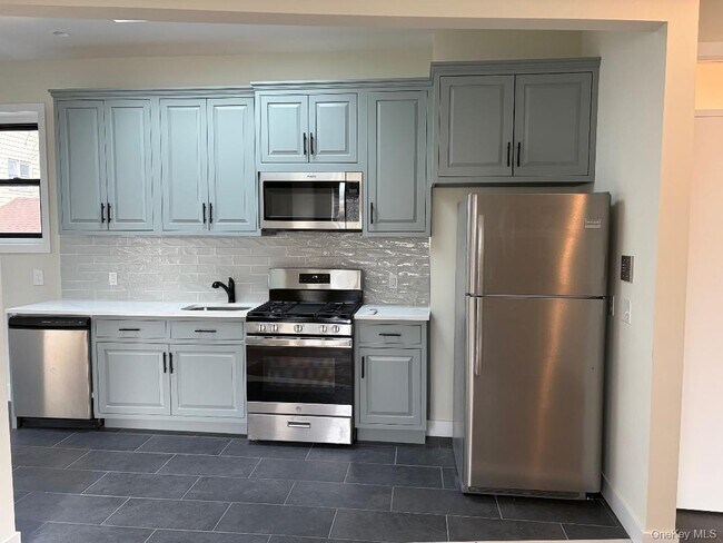 687 Nepperhan Ave in Yonkers, NY - Building Photo - Building Photo