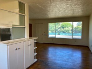 1280-1290 W 24th Ave in Eugene, OR - Building Photo - Building Photo