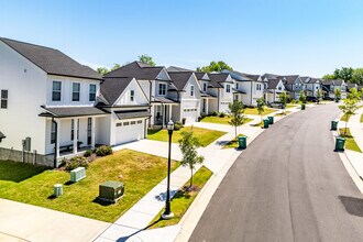 1104 Residences in Antioch, TN - Foto de edificio - Building Photo