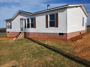 4823 Drake Rd in Cedar Hill, TN - Foto de edificio - Building Photo