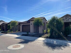 9137 W Sells Dr in Phoenix, AZ - Foto de edificio - Building Photo