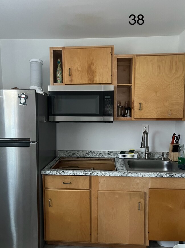 88 Kriskarli Dr in Hartford, VT - Foto de edificio - Building Photo