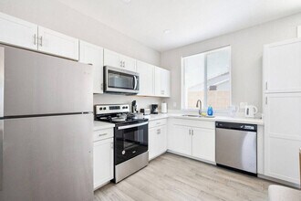 6612 W Paradise Ln in Glendale, AZ - Building Photo - Building Photo