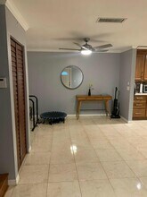 109 Woodland Rd in Palm Springs, FL - Foto de edificio - Building Photo