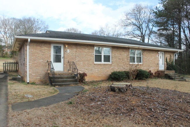 756 Sunset Blvd SW, Unit Suite B in Mableton, GA - Building Photo - Building Photo