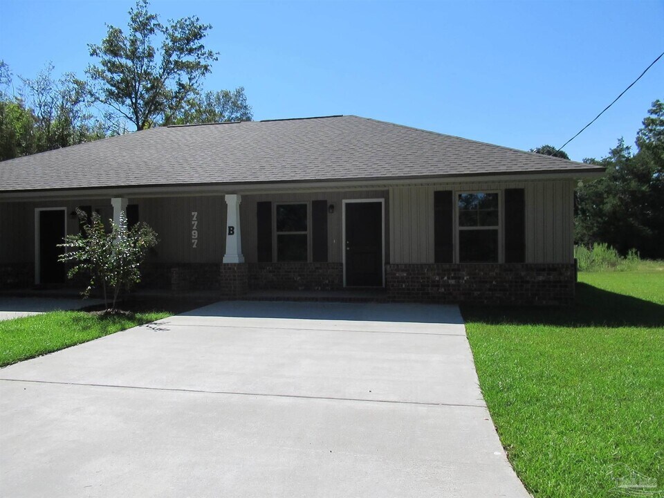 7797 Ira Dr in Pensacola, FL - Building Photo