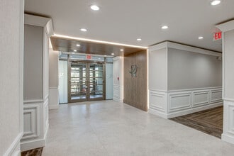 River Club Apartments in Edgewater, NJ - Foto de edificio - Building Photo