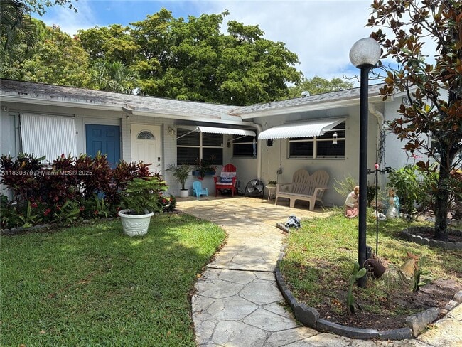 3123 SW Natura Ave in Deerfield Beach, FL - Building Photo - Building Photo