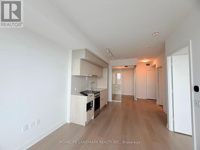 448 Burnhamthorpe Rd W in Mississauga, ON - Building Photo - Building Photo