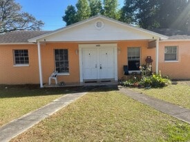 1405 College Park Ln in Tampa, FL - Building Photo