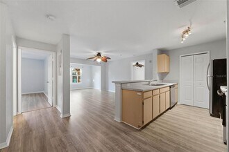 5479 Vineland Rd in Orlando, FL - Building Photo - Building Photo