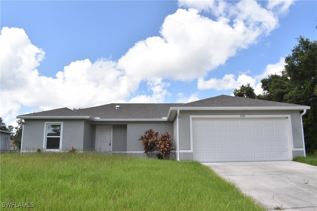 5159 Charmer Ln in North Port, FL - Foto de edificio