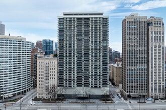 1212 Lake Shore Dr in Chicago, IL - Foto de edificio - Building Photo