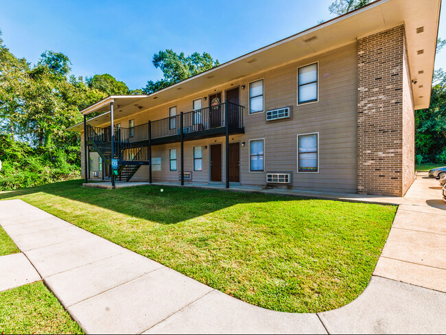 Wooddale Apartments in Troy, AL - Building Photo - Building Photo