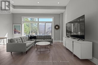 425B Valermo Dr in Toronto, ON - Building Photo - Building Photo