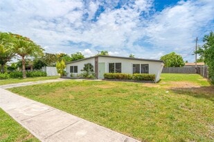 6117 NW 9th St in Margate, FL - Building Photo