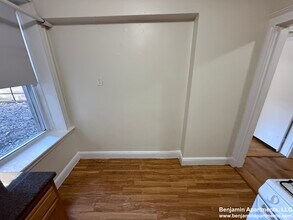 1810 Commonwealth Ave, Unit 1 in Boston, MA - Foto de edificio - Building Photo