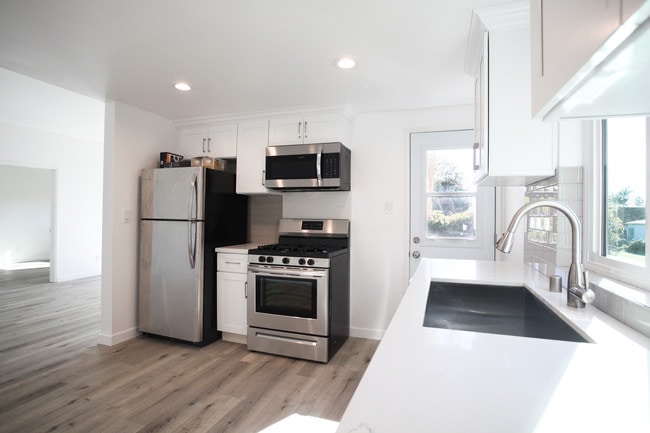 403 Brooks Ave in Los Angeles, CA - Foto de edificio - Building Photo