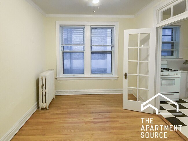 430 W Surf St, Unit 2D in Chicago, IL - Building Photo - Building Photo