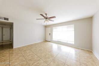 3807 W Solar Dr in Phoenix, AZ - Foto de edificio - Building Photo