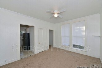 113 S Olive St in San Antonio, TX - Foto de edificio - Building Photo