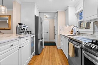 11 Oak St in Wellesley, MA - Building Photo - Building Photo