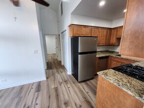 1077 Courtland Dr in Buffalo Grove, IL - Building Photo - Building Photo