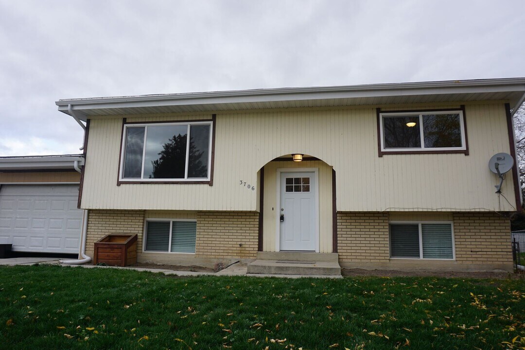 3706 W Pensacola Cir in West Jordan, UT - Building Photo