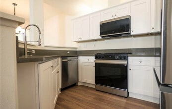 7750 E Portofino Ave in Anaheim, CA - Building Photo - Building Photo