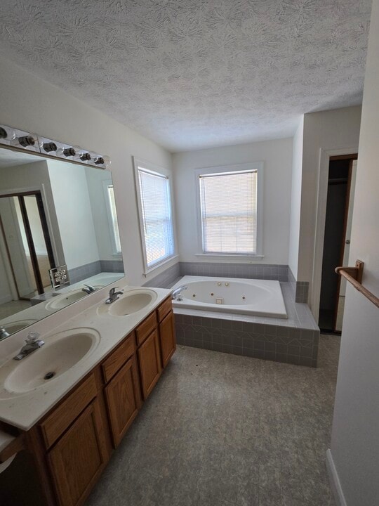 21966 Springwood Ct in Lexington Park, MD - Building Photo