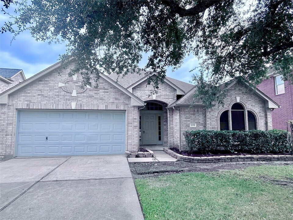 5018 Rocky Manor Ln in Katy, TX - Foto de edificio