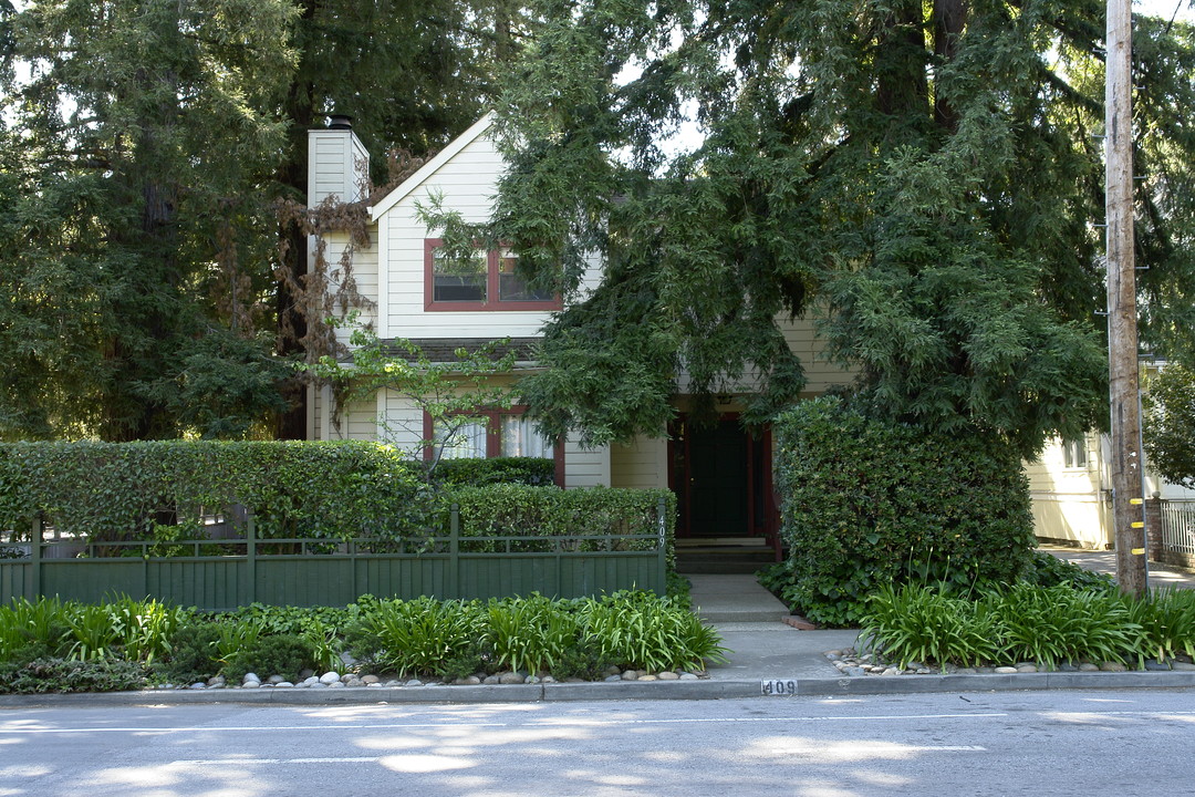 409 Glenwood Ave in Menlo Park, CA - Foto de edificio