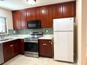9005 Alcosta Blvd in San Ramon, CA - Building Photo - Building Photo