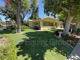 1424 18th Ave in Kingsburg, CA - Building Photo