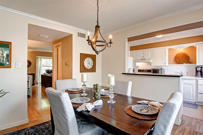 6332 Chevy Chase Dr in Houston, TX - Building Photo - Building Photo