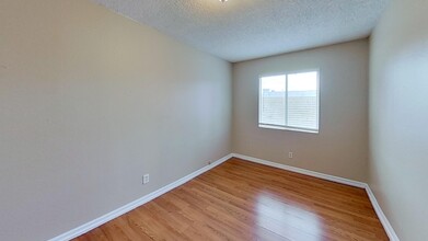 2128 Bassler St in North Las Vegas, NV - Building Photo - Interior Photo