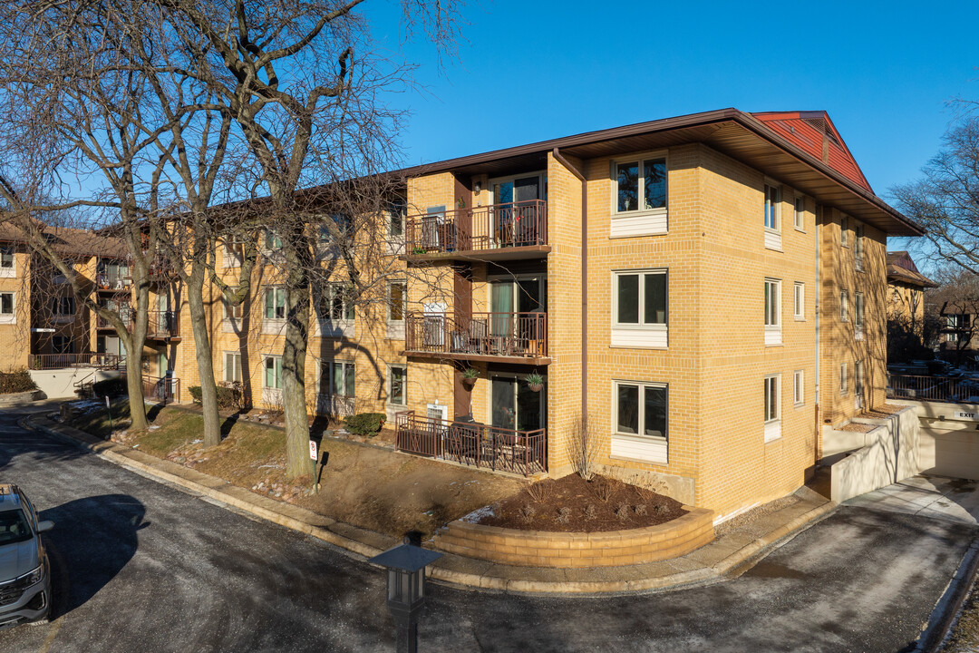 Tattersall Square Condominiums in Park Ridge, IL - Building Photo