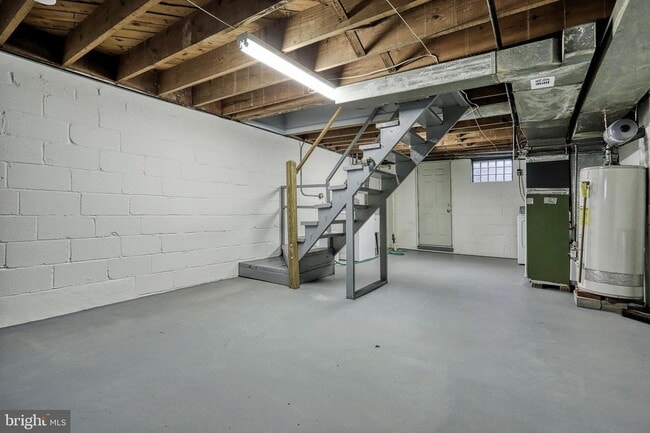 1608 Inverness Ave in Baltimore, MD - Foto de edificio - Building Photo